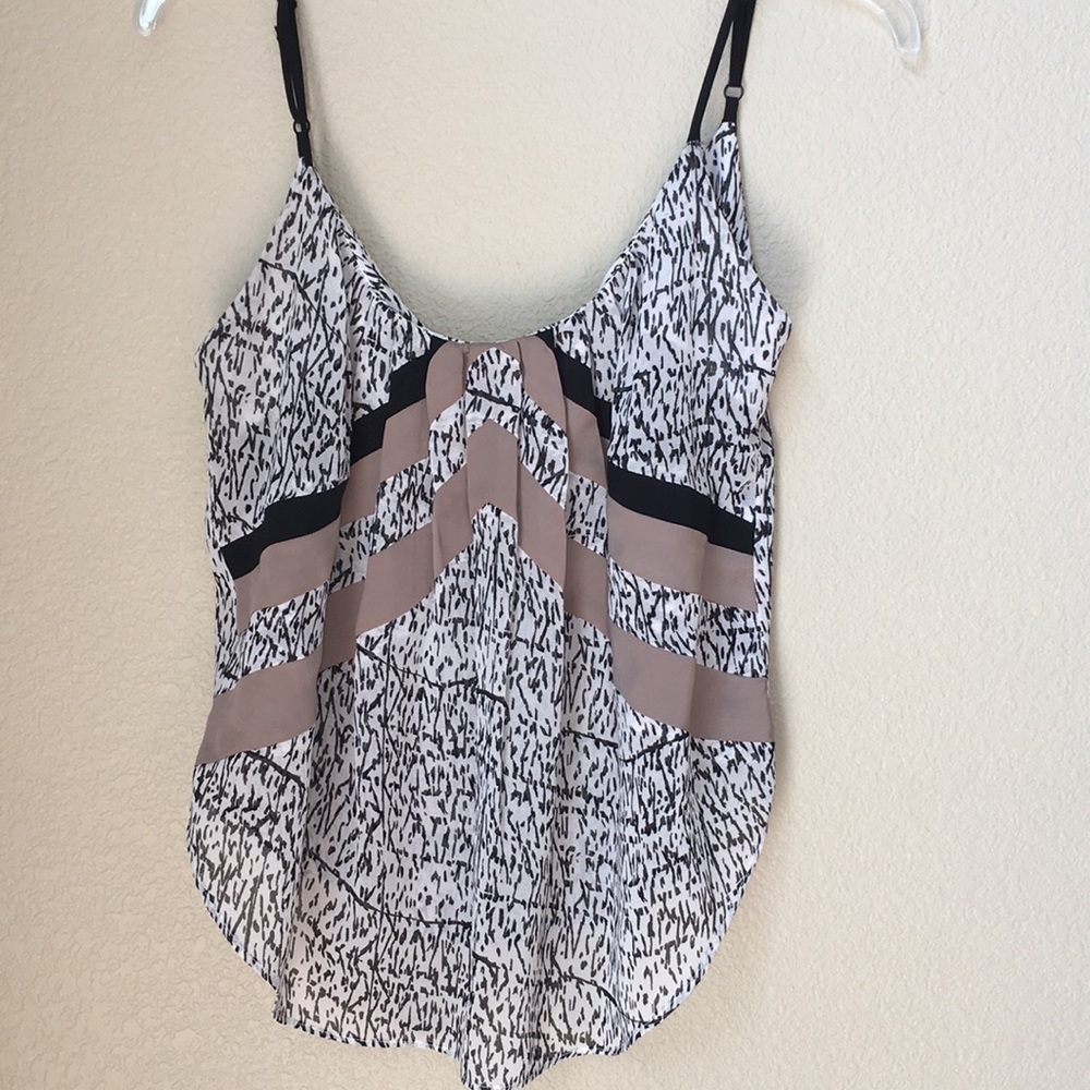 BLACK AND WHITE TANK TOP🖤